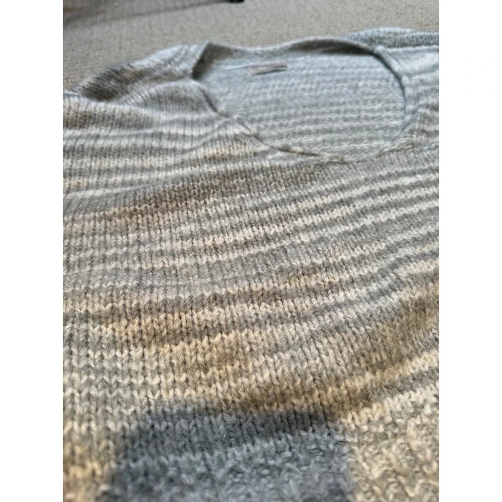 URBAN OUTFITTERS Striped Cropped V Neck Sweater Womens L‎ Long Sleeve Cozy Knit